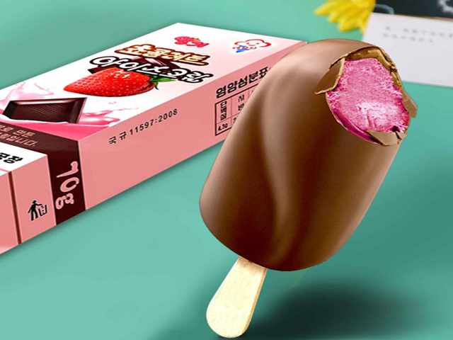 Strawberry and chocolate ice cream